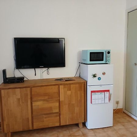 Sanary Les Gorguettes, Studio Avec Terrasse Vue Mer, A 10 Min A Pieds De La Plage Exterior foto
